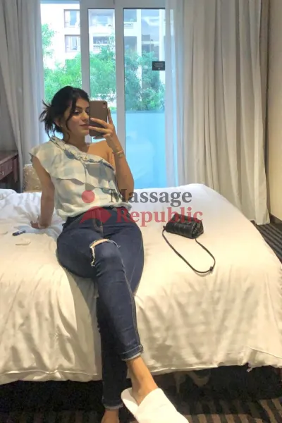 Hotel Escorts girls in Delhi - Call Girls Hotels 5/4/3 Star,.,995833..7988